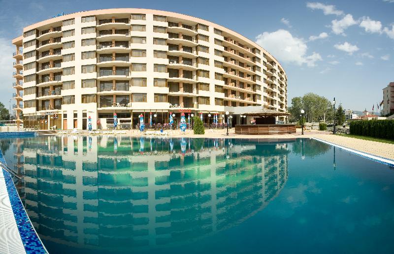 Poseidon מלון דירות 4*